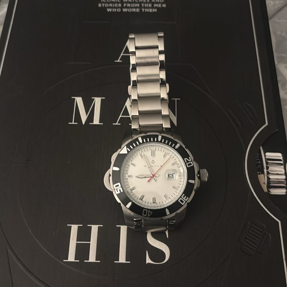 Nautis Admiralty Pro 200 Men's Watch with a Bracelet and Date Display